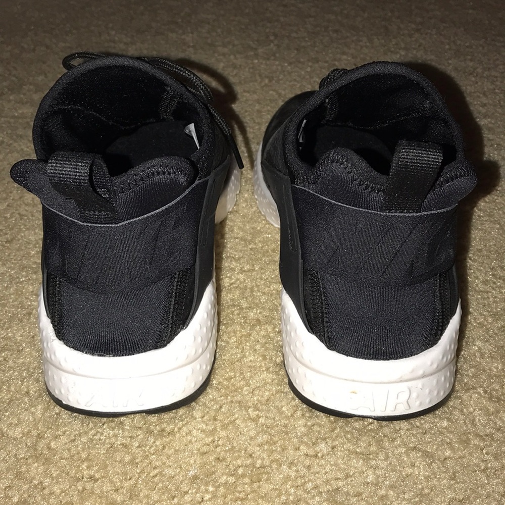 Black Leather Nike Huarache (7.5) - Picture 7 of 8